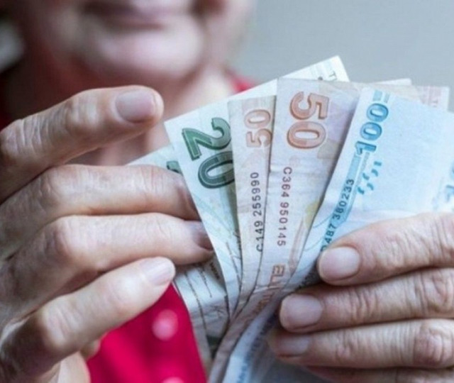 Emekli bayram ikramiyesinde 20 bin TL iddiası: "Emekliler arasında ayrım yapılsın" tartışması başladı! 