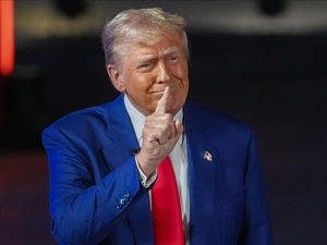 Trump: İran anlaşmak istiyor ama &ccedil;ekiniyor