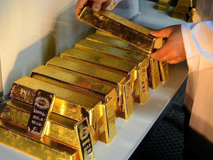 Altında tarihi rekor! Ons fiyatı 3 bin doları aştı, gram altın uçuşa geçti