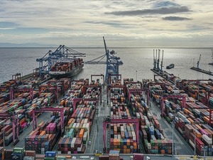 İhracat d&uuml;şerken ithalat y&uuml;kseldi! Dış ticaret a&ccedil;ığı y&uuml;zde 14,8 arttı