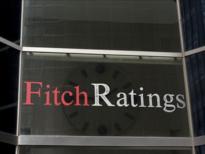 Fitch, k&uuml;resel b&uuml;y&uuml;me tahminini d&uuml;ş&uuml;rd&uuml;! Tırmanan savaş gerilimi etkili oldu