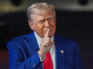 Başkan Trump otomobil gümrük vergilerini artabileceğini açıkladı