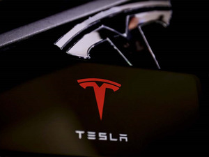 Elon Musk'ın Tesla'sı Avrupa &uuml;lkelerinde sert d&uuml;şt&uuml;! Satışlar yarı yarıya azaldı