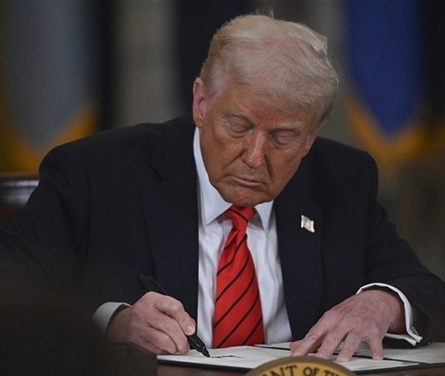 Trump, 12 yeni ülkeye yönelik tarife mektuplarını paylaştı! Tarife erteleme süresini uzatan kararnameyi imzaladı