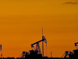 ABD petrol fiyatı tahminini yukarı yönlü revize etti