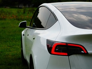 Tesla&rsquo;dan beklenen atak geldi: Fiyatlarda hem zam hem indirim var