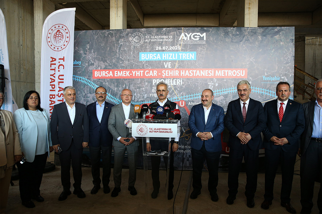 Ulaştırma ve Altyapı Bakanı Uraloğlu, Bursa'da devam eden projelerle ilgili konuştu