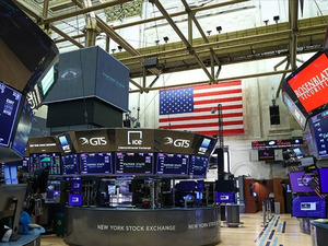 New York borsası, ABD ile AB arasındaki ticaret anlaşması sonrası karışık seyirle a&ccedil;ıldı