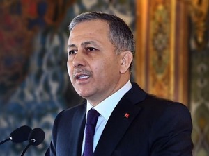 Bakan Yerlikaya duyurdu! Eski tip ehliyet yenileme s&uuml;resi uzatıldı