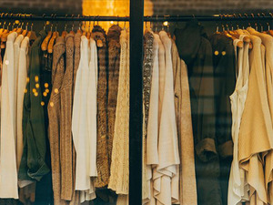 Batmamak i&ccedil;in harekete ge&ccedil;tiler! İngiliz giyim devi 33 mağazasını kapatıyor: Kiralar d&uuml;ş&uuml;r&uuml;lecek