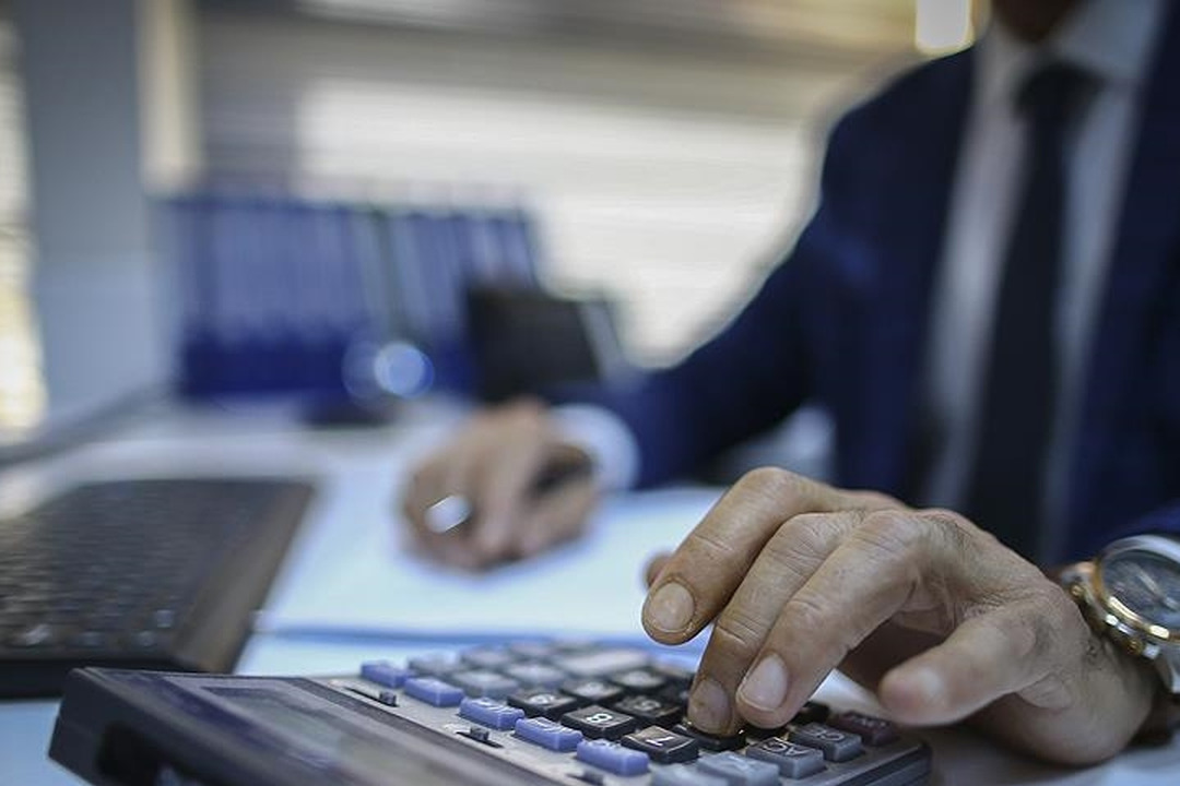 Milyonlarca memur ve emekli bekliyordu! H&uuml;k&uuml;metin zam teklifi belli oldu: Memur-Sen'den ilk a&ccedil;ıklama