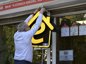Emlak ofislerinde yeni d&ouml;nem! Yıl sonuna kadar 50 bin kişiye ulaştırılacak: Barkod ile g&ouml;r&uuml;nt&uuml;lenebilecek