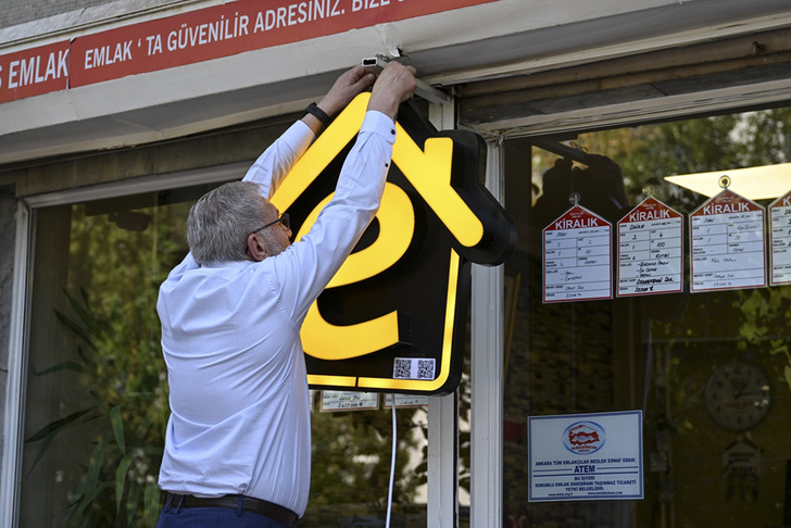 Emlak ofislerinde yeni dönem! Yıl sonuna kadar 50 bin kişiye ulaştırılacak: Barkod ile görüntülenebilecek
