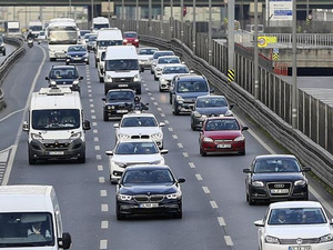 Resmi Gazete'de yayımlandı! Trafikte yeni d&ouml;nem: Ara&ccedil;lara takip ve kamera sistemi zorunlu olacak