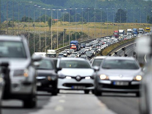 Ara&ccedil; sahiplerini doğrudan ilgilendiriyor! Trafik sigortası kuralları sil baştan... O tarihte y&uuml;r&uuml;rl&uuml;ğe girecek