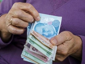 Bankalar yarışı hızlandırdı: Emekli maaş promosyonu ne kadar oldu?