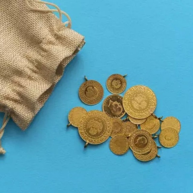 Altının kilogram fiyatı 7 milyon 330 bin liraya y&uuml;kseldi