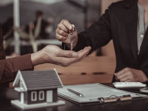 Ev alacaklar dikkat! Emlak Konut kampanya başlattı: &Ouml;demeler 3. yılda başlıyor... Faiz yok, indirim var!