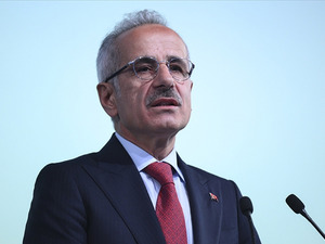 Bakan Uraloğlu duyurdu! U&ccedil;aklarda yeni d&ouml;nem: Artık &uuml;cretsiz olacak