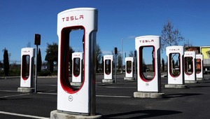 Tesla şarj istasyonlarına yine zam yaptı: 2 ayrı grupta fiyat artışı var