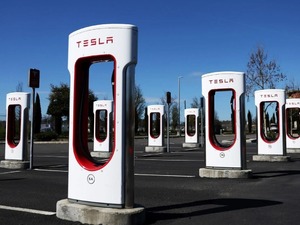 Tesla şarj istasyonlarına yine zam yaptı: 2 ayrı grupta fiyat artışı var