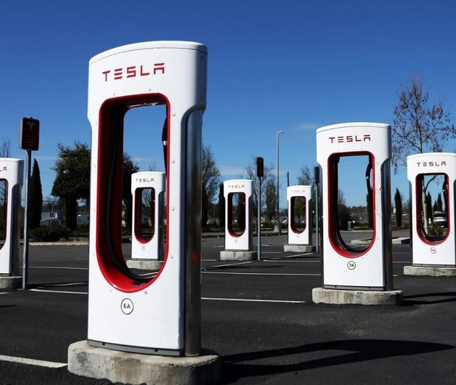 Tesla şarj istasyonlarına yine zam yaptı