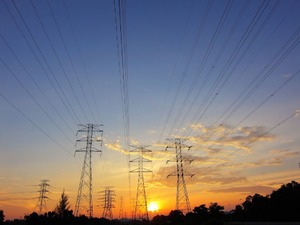 G&uuml;nl&uuml;k elektrik &uuml;retim ve t&uuml;ketim verileri