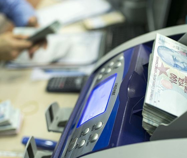 Bankalarda temizlik başladı! 1 TL'lik kredi 35 kuruşa satıldı: "Nakit yaratmaya çalışıyorlar" 