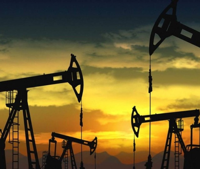 Brent petrol&uuml;n varili 60,77 dolardan işlem g&ouml;r&uuml;yor