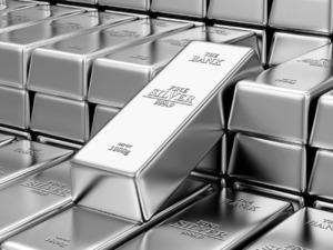 G&uuml;m&uuml;ş &ccedil;ılgınlığı stokları eritti: Fiyatlar fırladı, arz alarm verdi!