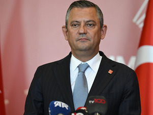 AK Parti'den CHP lideri &Ouml;zg&uuml;r &Ouml;zel hakkında su&ccedil; duyurusu