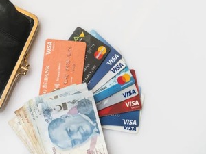 Kredi kartı faiz oranları d&uuml;ş&uuml;r&uuml;ld&uuml;: Yarın itibarıyla yeni oranlar devrede!