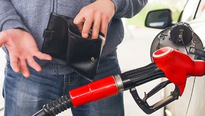 Akaryakıta dün zam, bugün indirim! Sürücülere 2 liranın üzerinde indirim müjdesi geliyor
