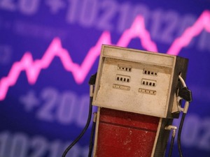 Petrolde artış s&uuml;r&uuml;yor: Brent varil fiyatı 100 doların &uuml;zerinde