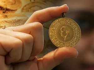 Takı takacaklara k&ouml;t&uuml; haber&hellip; Altının rekor iştahı d&uuml;ğ&uuml;n sezonunu salladı! &Ccedil;eyrek altın u&ccedil;uşa ge&ccedil;ti