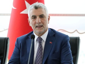 Bakan Bolat duyurdu: Fiyat etiketlerine d&uuml;zenleme geliyor