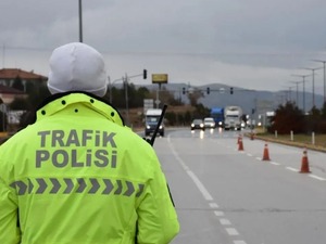 Trafik cezalarında tarihi artış yolda: &Ouml;l&uuml;mle yarışana hapis, en tehlikeli ihlallere rekor fiyat etiketi!