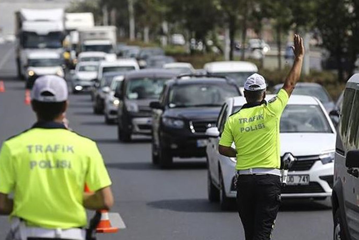 Bakan Yerlikaya açıkladı! Trafikte yeni dönem... Ağır cezalar geliyor: "Yasalar caydırıcı olacak"