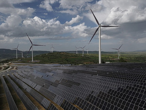 Yenilenebilir enerji kaynakları, k&uuml;resel elektrik &uuml;retiminde ilk kez k&ouml;m&uuml;r&uuml; geride bıraktı