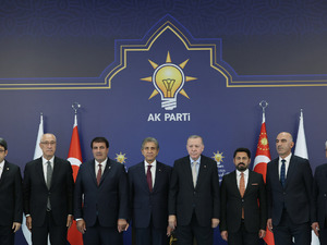 4 ayrı partiden 7 belediye başkanı AK Parti'ye ge&ccedil;ti