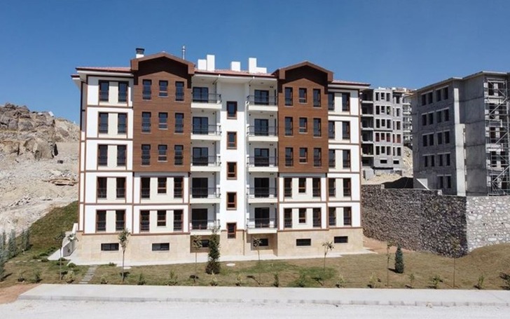 Malatya'da bin 130 deprem konutunun anahtarı teslim edildi