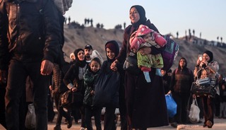 Filistinliler, İsrail'in çekildiği Gazze bölgelerine geri dönüyor