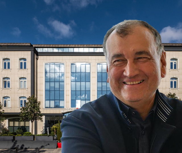 Murat Ülker'den olay yanıt: "Anamın evinde oturuyorum"