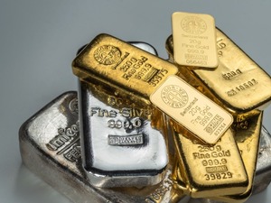 Altın ve g&uuml;m&uuml;ş coşkusu s&uuml;recek mi? Dev bankalar uyardı