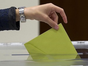 Kıbrıs sandıkta! Cumhurbaşkanlığı se&ccedil;iminin ilk turu başladı