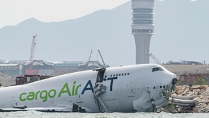 ACT Airlines kargo uçağı Hong Kong’da pistten çıktı: Facia kıl payı atlatıldı