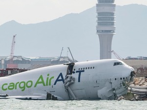 ACT Airlines kargo u&ccedil;ağı Hong Kong&rsquo;da pistten &ccedil;ıktı: Facia kıl payı atlatıldı