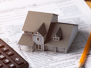 Beklenen g&uuml;n geldi: Emlak vergisinde fahiş artışlara '&uuml;st sınır' sonu&ccedil;lanıyor!