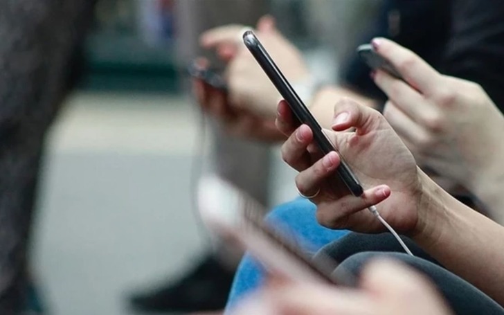 Sosyal medyada yaş sınırı d&uuml;zenlemesi bir &uuml;lkede daha y&uuml;r&uuml;rl&uuml;ğe girdi