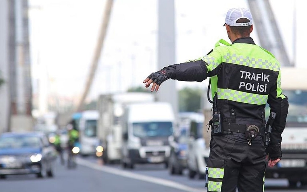 Sürücülerin korkulu rüyası olmuştu… Trafik cezalarında tarihi zam şimdilik yok: Meclis’ten dikkat çeken askı kararı!